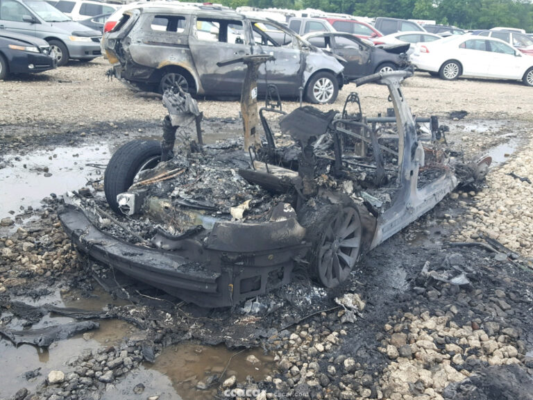 Hundreds of Brand New Teslas Piling Up in Junk Yards | flyingpenguin